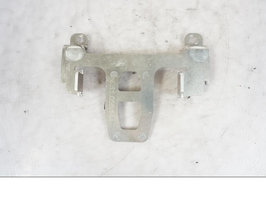 Vänster sida på Batterihållare från en KTM 690 SMCR -2016 motorcykel.