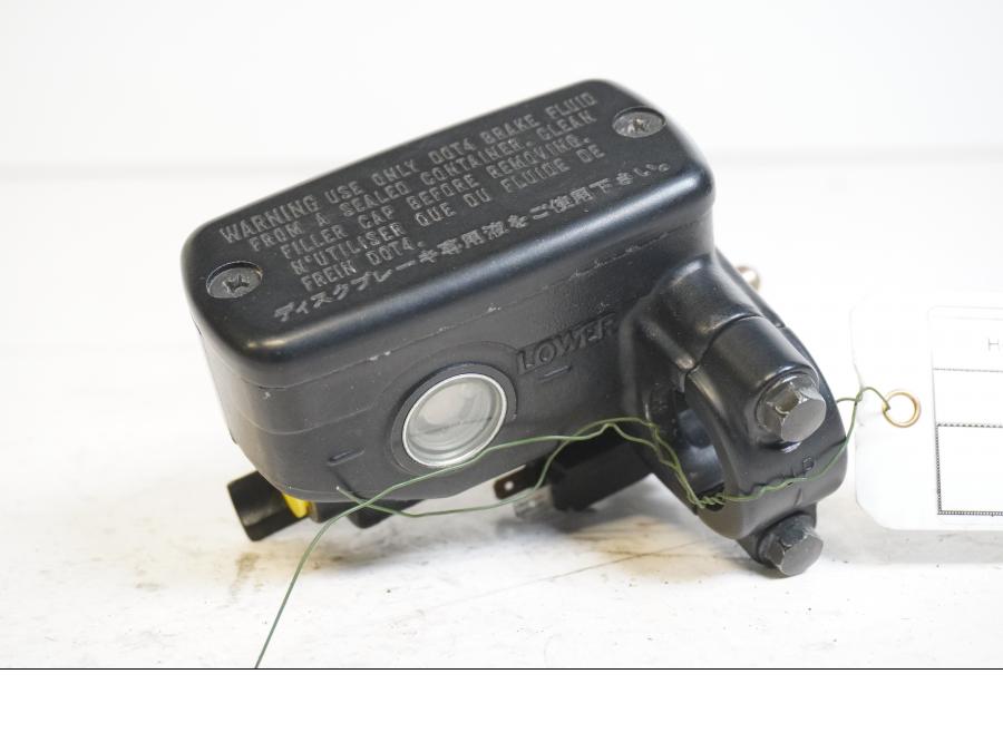 Framsidan på Bromshuvudcylinder från en Honda CBR 1100 XX -2000 motorcykel.