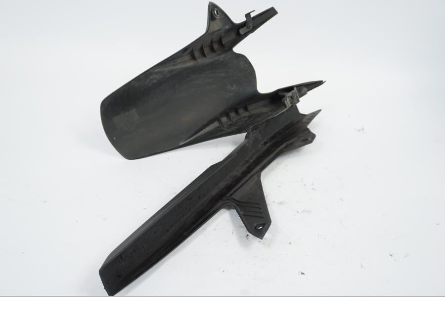 Snett nerifrån på Svingskärm från en Honda CB 650 R -2019 motorcykel.