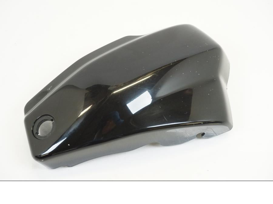 Framsidan på Sidopanel från en Yamaha XVS 1100 -2001 motorcykel.