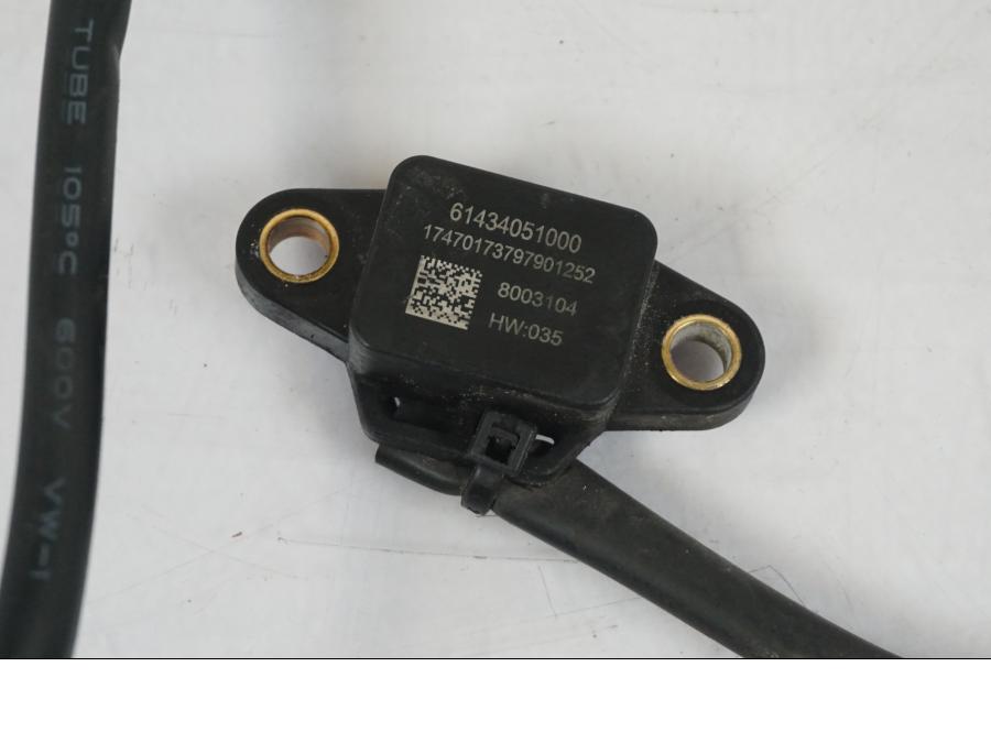 Baksidan på Växellådsgivare från en KTM 1290 Super Duke R -2018 motorcykel.