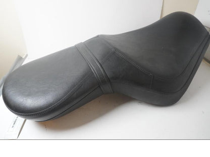 Framsidan på Sadel från en Triumph Rocket III -2011 motorcykel.