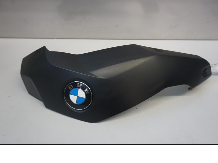 Framsidan på Bensintankskåpa från en BMW R 1200 GSA -2011 motorcykel.