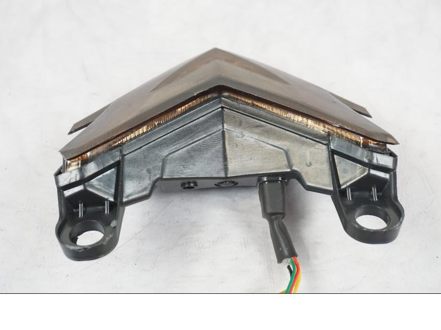 Vänster sida på Baklampa från en Kawasaki ZX-6R -2011 motorcykel.