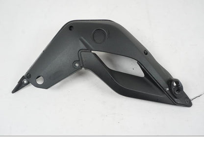 Framsidan på Sidkåpa innerplast från en MV Agusta Dragster -2014 motorcykel.