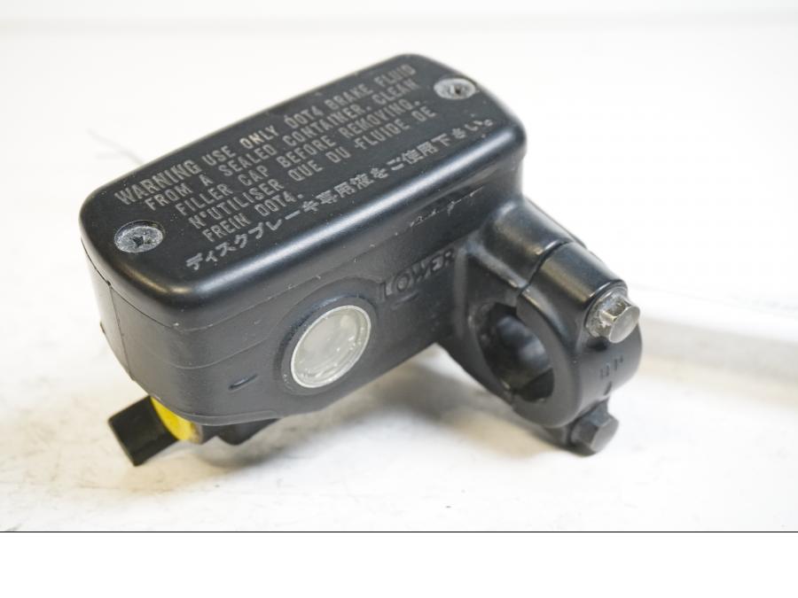 Framsidan på Bromshuvudcylinder från en Honda CBR 1100 XX -2001 motorcykel.