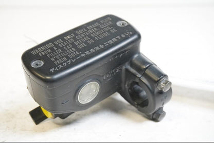 Framsidan på Bromshuvudcylinder från en Honda CBR 1100 XX -2001 motorcykel.