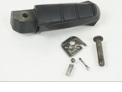 Framsidan på Fotpinne från en BMW F 650 CS -2002 motorcykel.