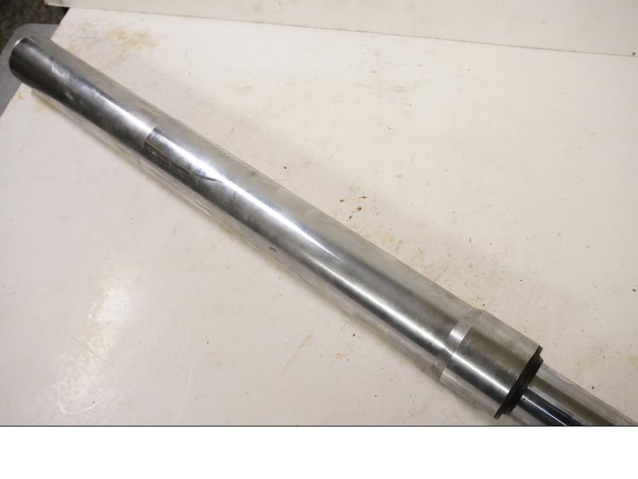 Höger sida på Gaffelben från en Suzuki VZ 800 -1997 motorcykel.