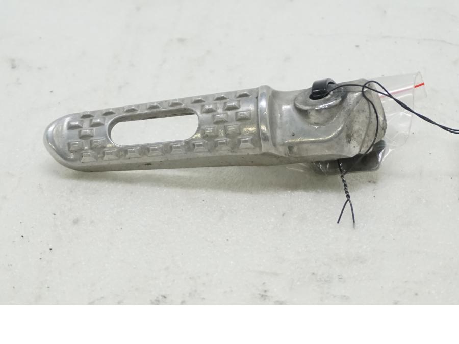 Framsidan på Fotpinne från en Honda CBR 1000 RR -2004 motorcykel.