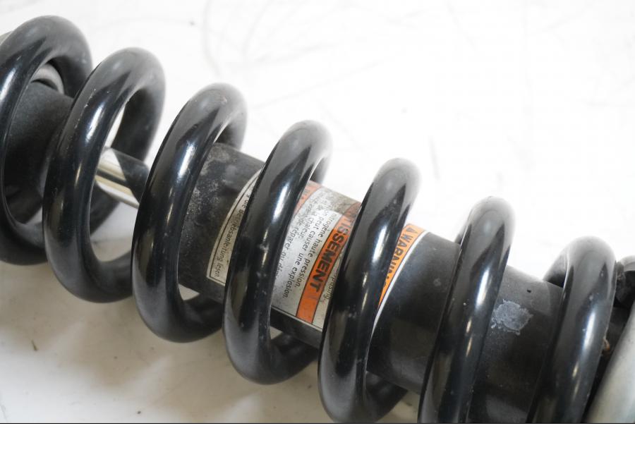 Snett uppifrån på Stötdämpare från en Suzuki M 1800 -2007 motorcykel.