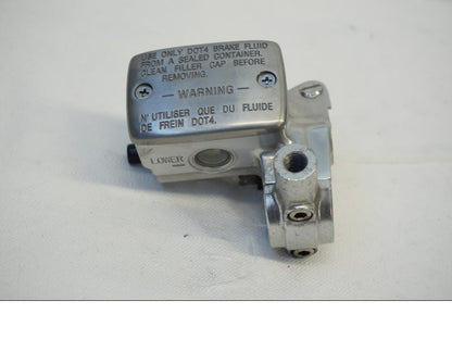 Framsidan på Bromshuvudcylinder från en Kawasaki VN 900 -2006 motorcykel.