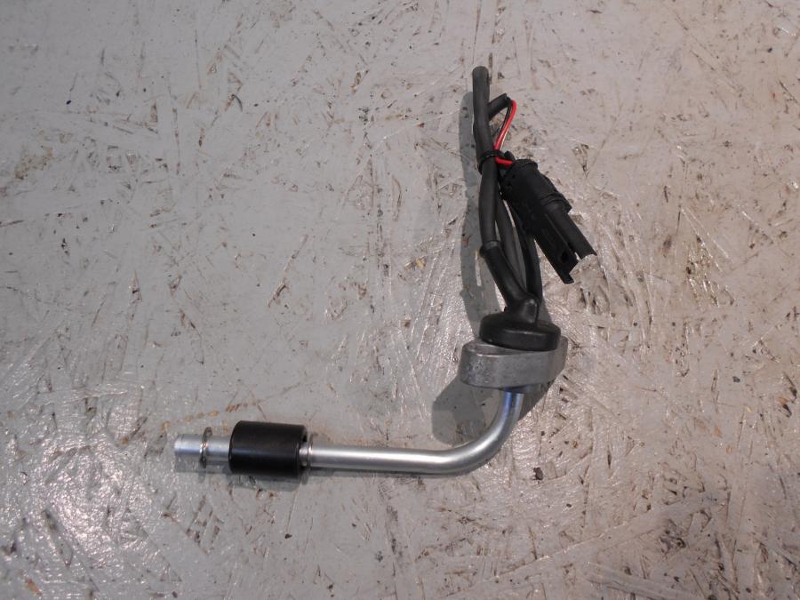 Framsidan på Oljenivågivare från en BMW K 1600 -2018 motorcykel.