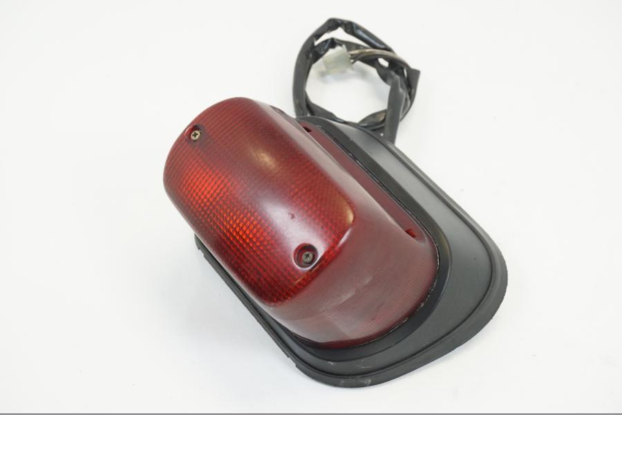 Framsidan på Baklampa från en Suzuki VL 1500 -1999 motorcykel.