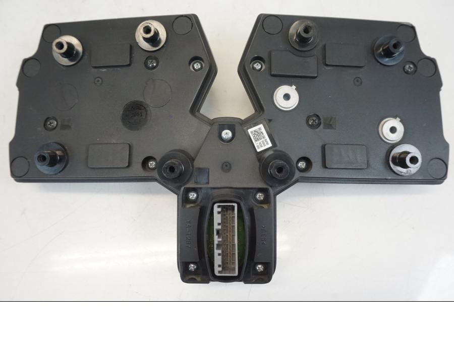 Extrabild4 på Instrumentpanel från en Yamaha MT-09 Tracer -2021 motorcykel.