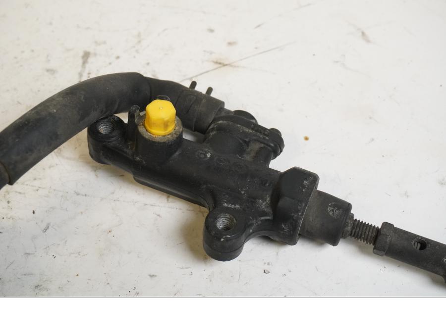 Vänster sida på Bromshuvudcylinder från en Yamaha FJ 1200 -1989 motorcykel.