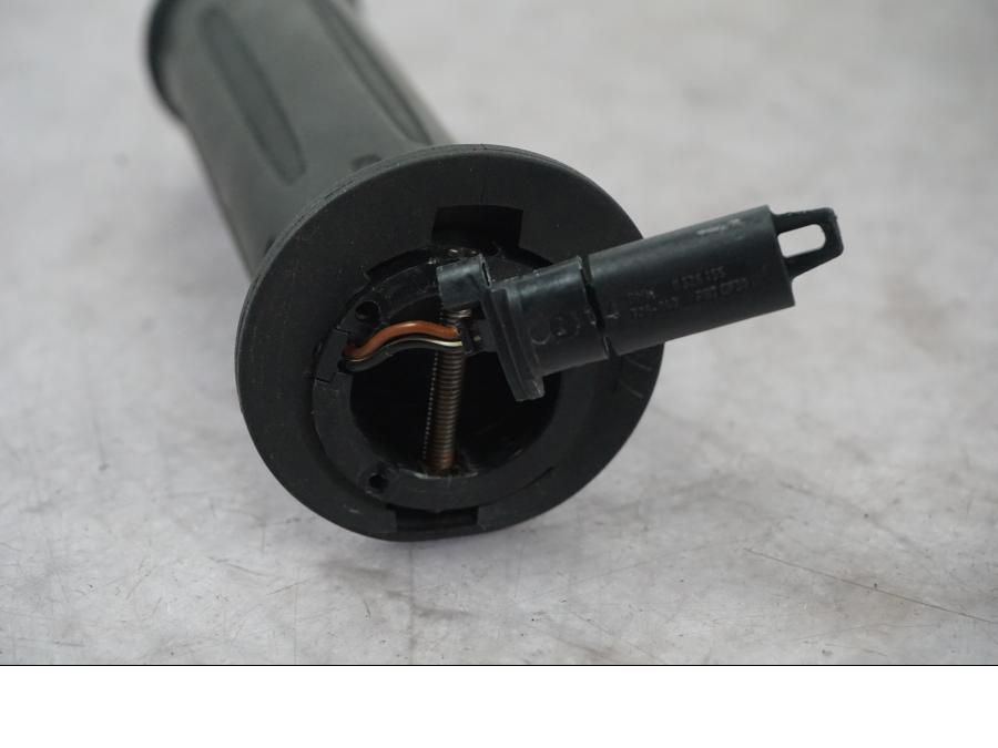 Vänster sida på Värmehandtag från en BMW K 1600 GTL -2015 motorcykel.