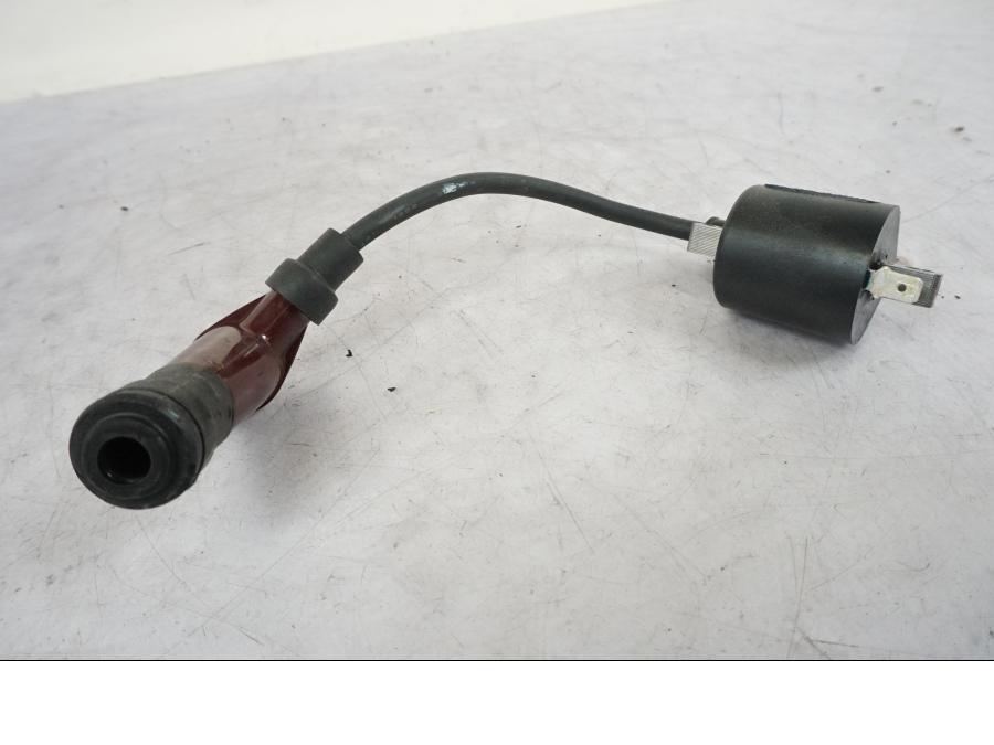 Baksidan på Tändspole från en Triumph Bonneville T120 -2021 motorcykel.