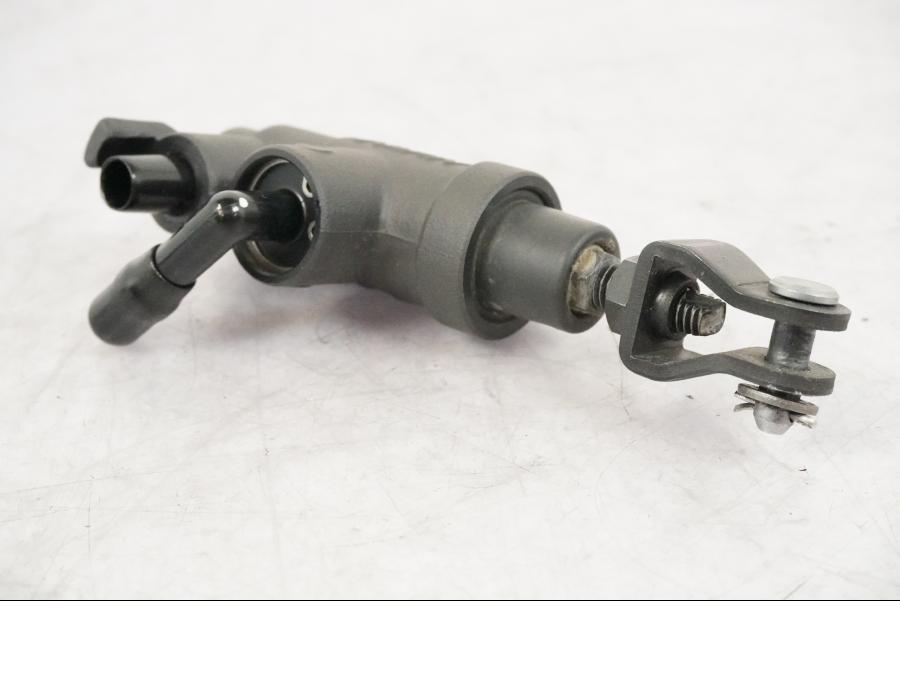 Baksidan på Bromshuvudcylinder från en BMW R 1250 GSA -2021 motorcykel.