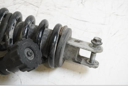 Baksidan på Stötdämpare från en BMW F 650 CS -2003 motorcykel.