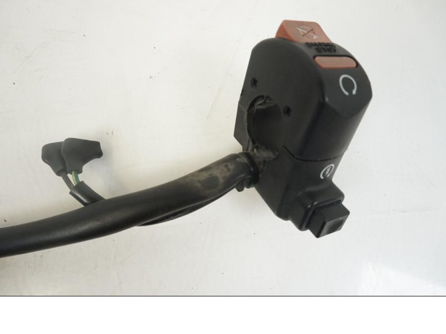 Baksidan på Styrelreglage från en Honda XL 1000 V -2008 motorcykel.