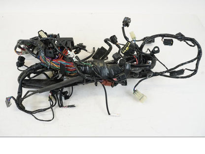 Snett nerifrån på Kabelstam från en Triumph Speed Triple -2021 motorcykel.