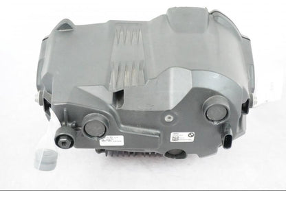 Snett nerifrån på Strålkastare från en BMW R 1250 GSA -2021 motorcykel.