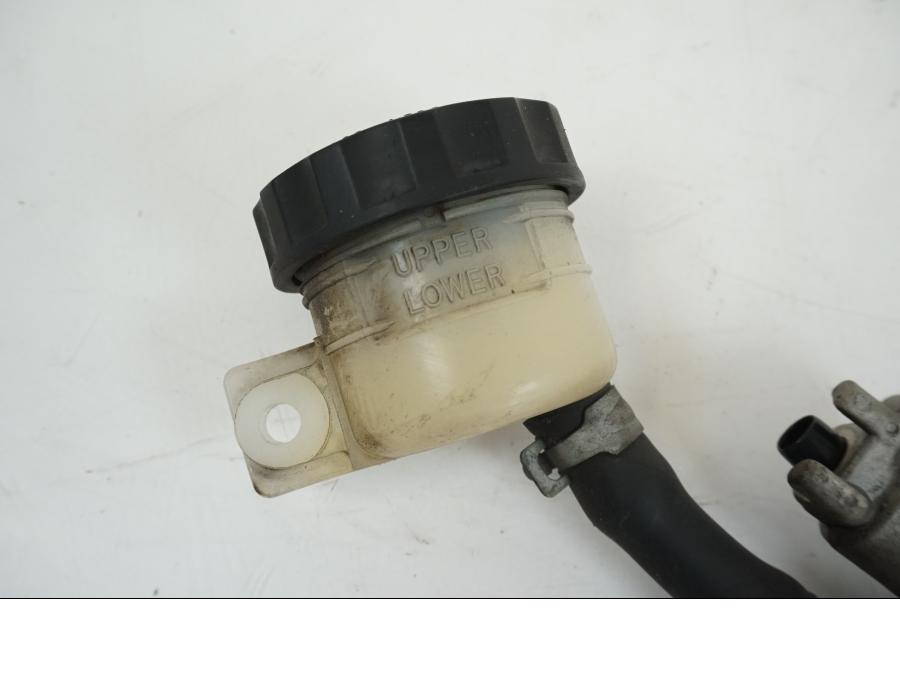 Extrabild1 på Bromshuvudcylinder från en Kawasaki VN 1500 Mean Streak -2002 motorcykel.