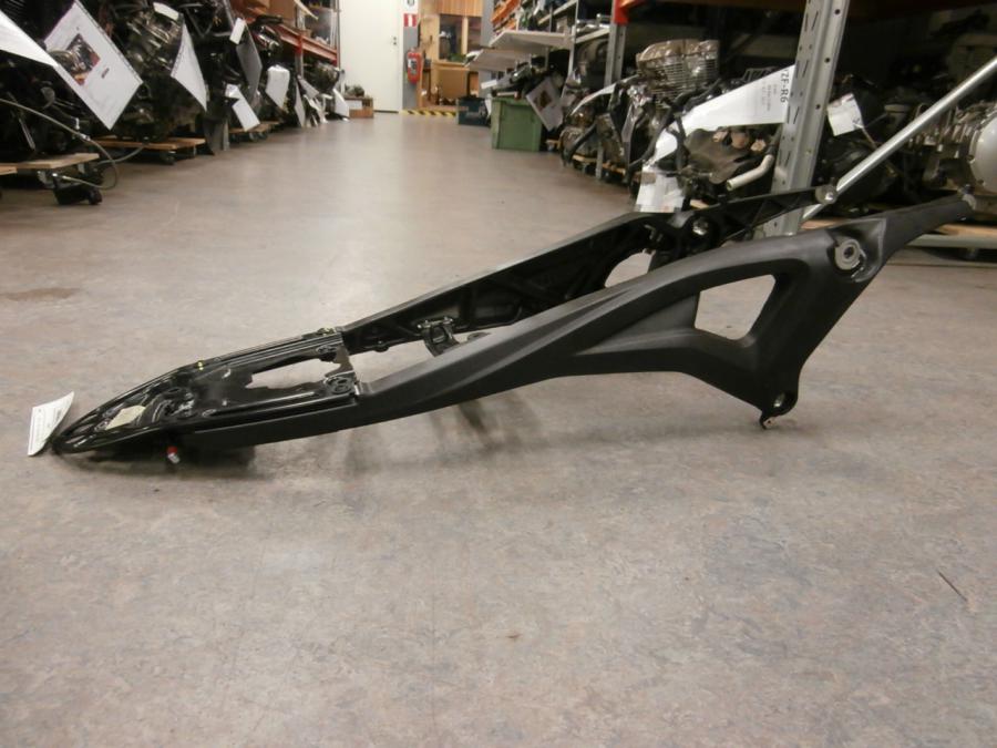 Baksidan på Bakram från en Ducati Monster 696 -2013 motorcykel.