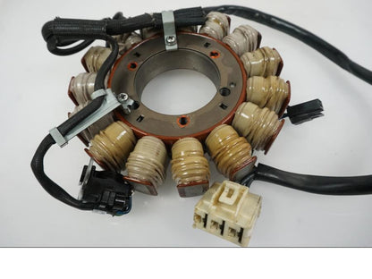 Höger sida på Generator från en Suzuki VLR 1800 -2008 motorcykel.