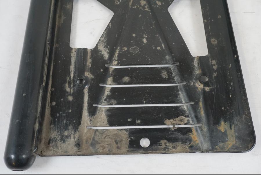 Vänster sida på Hasplåt från en Suzuki VZR 1800 -2009 motorcykel.