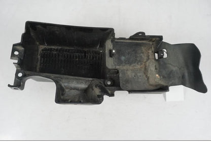 Höger sida på Batterihållare från en Kawasaki ER-6N ABS -2010 motorcykel.