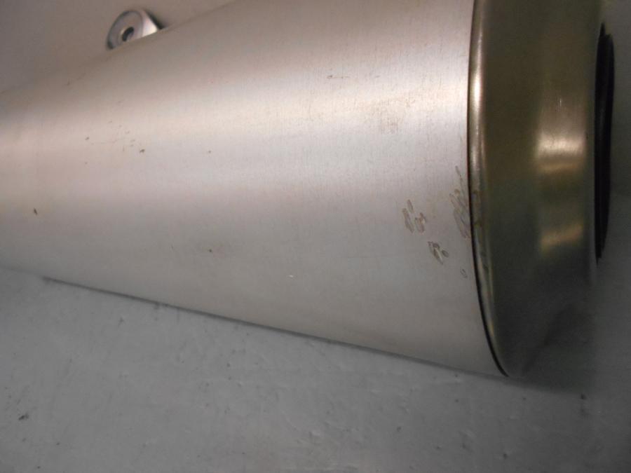 Baksidan på Ljuddämpare från en Ducati Monster 696 -2009 motorcykel.