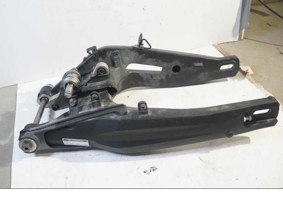 Framsidan på Sving från en Yamaha MT-07 Tracer -2016 motorcykel.