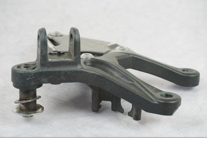 Höger sida på Fotpinnefäste från en Kawasaki Z 900 -2019 motorcykel.