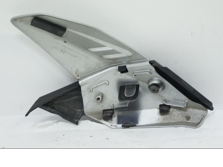 Baksidan på Ljuddämpardekor från en Honda CBR 1000 RR -2005 motorcykel.