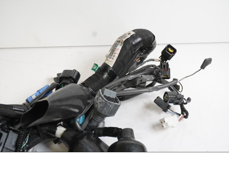 Vänster sida på Kabelstam från en Kawasaki Z 800 -2014 motorcykel.