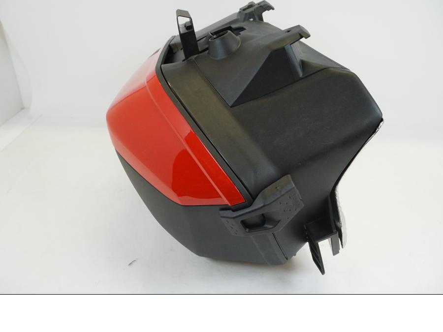 Baksidan på Sidoväska från en Ducati Multistrada 1200 -2015 motorcykel.