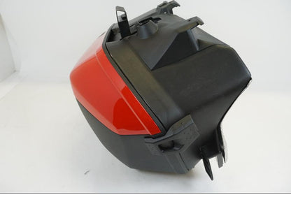 Baksidan på Sidoväska från en Ducati Multistrada 1200 -2015 motorcykel.