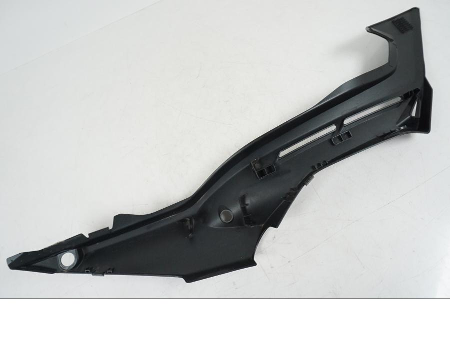 Höger sida på Bakvinge från en Honda CB 650 F Hornet -2017 motorcykel.