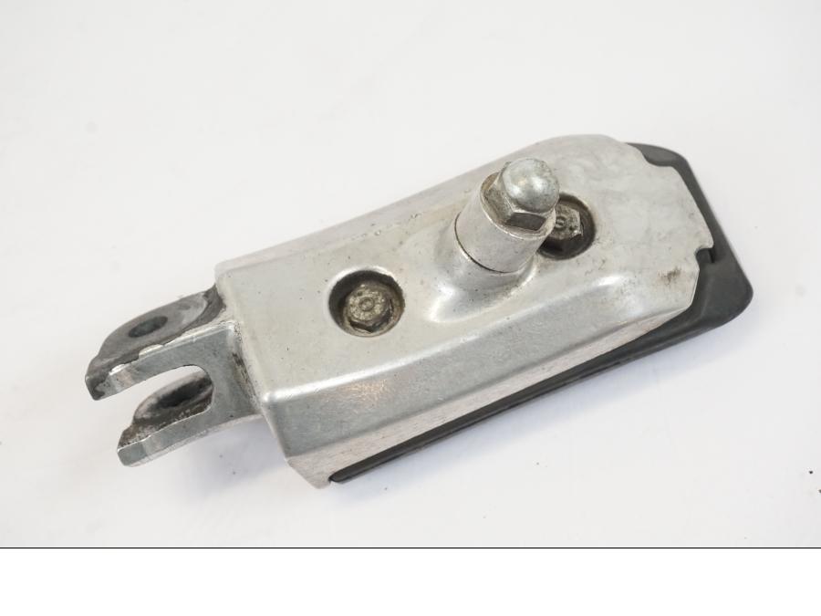 Vänster sida på Fotpinne från en Honda NT 700 -2008 motorcykel.