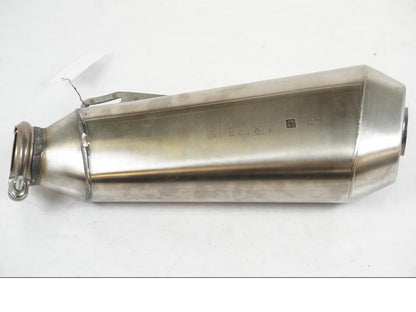 Höger sida på Ljuddämpare från en KTM 1290 Super Duke R EVO -2023 motorcykel.