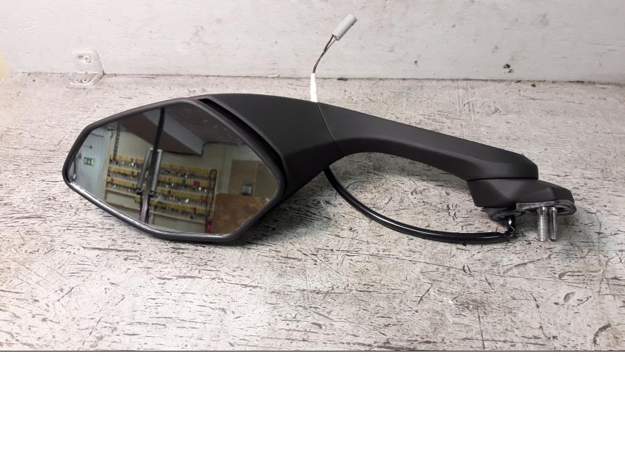 Framsidan på Backspegel från en Yamaha YZF 1000 R1 -2015 motorcykel.