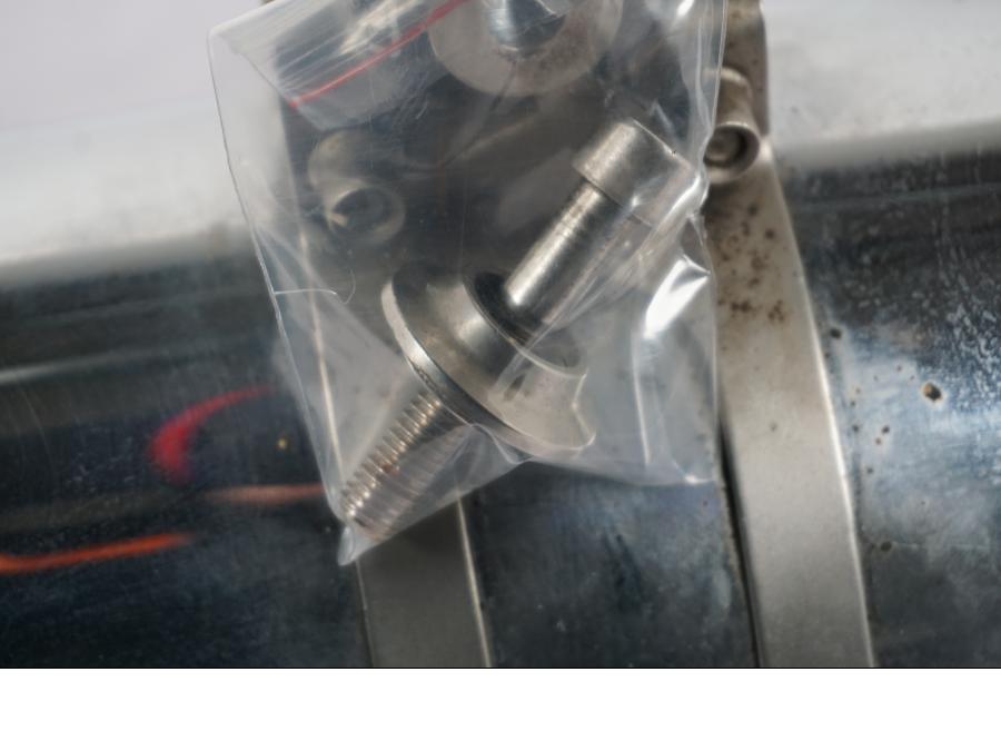 Snett nerifrån på Ljuddämpare från en BMW R 1200 GS -2005 motorcykel.