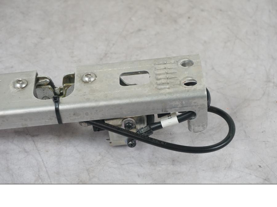 Baksidan på Sadellåsmekanism från en KTM 1290 Super Adventure S -2022 motorcykel.