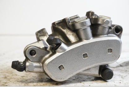 Framsidan på Bromsok från en Suzuki VLR 1800 -2008 motorcykel.