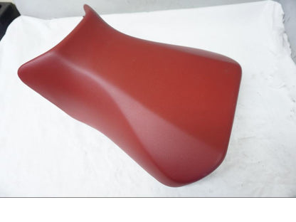 Höger sida på Sadel från en Suzuki SV 650 -2003 motorcykel.