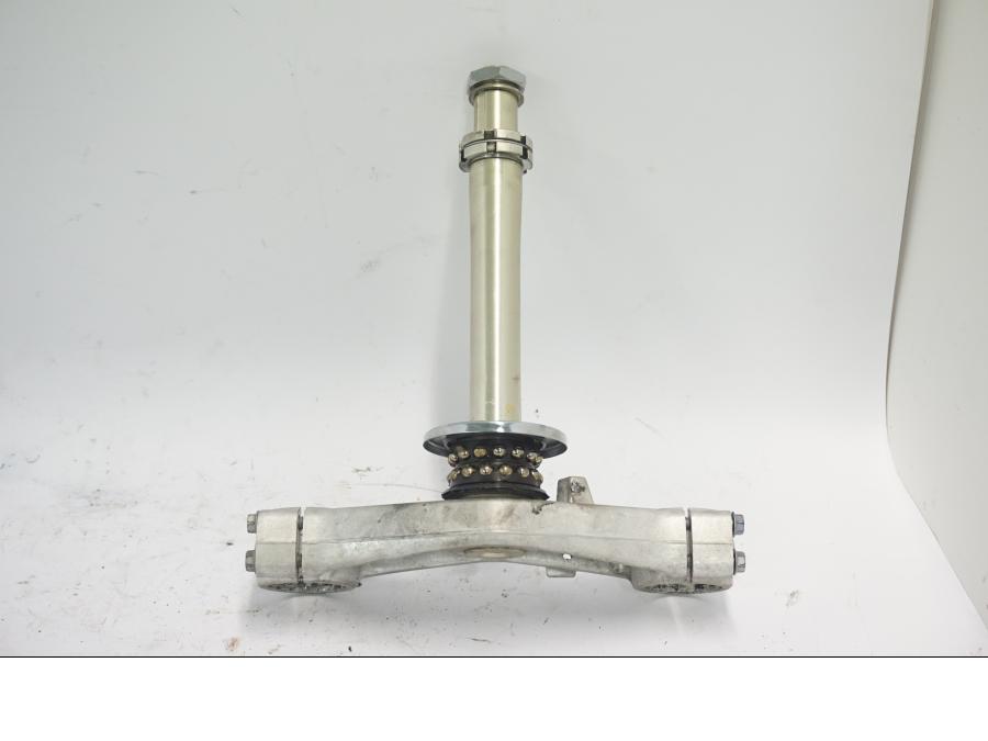 Baksidan på Gaffelkrona från en Suzuki DL 1000 -2003 motorcykel.