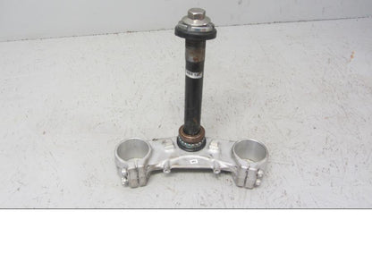 Baksidan på Gaffelkrona från en KTM 125 Duke -2014 motorcykel.