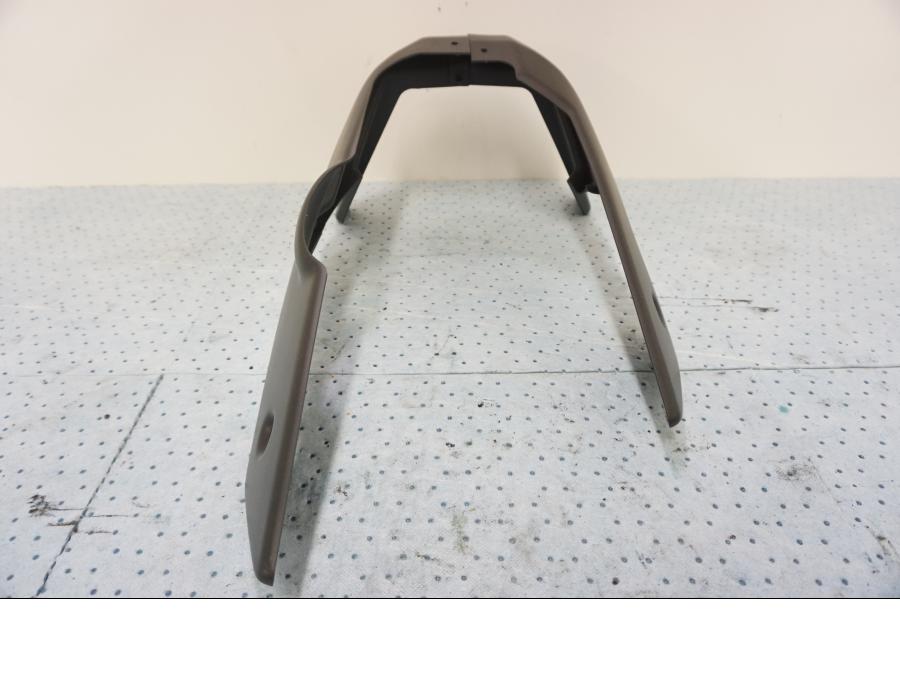 Snett uppifrån på Magkåpa från en Suzuki GSR 600 -2008 motorcykel.